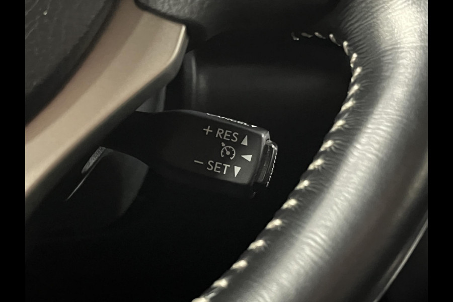 Lexus IS 300h Hybrid Business Line Cruise control | Stoelverwarming | Climate control | Leder/Stof | DAB | Navigatie