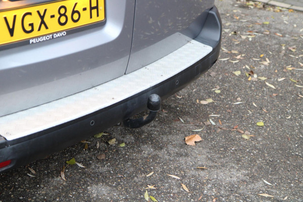 Peugeot Expert 1.5 BlueHDI 100PK L2H1 Standard Premium / Trekhaak / App connect