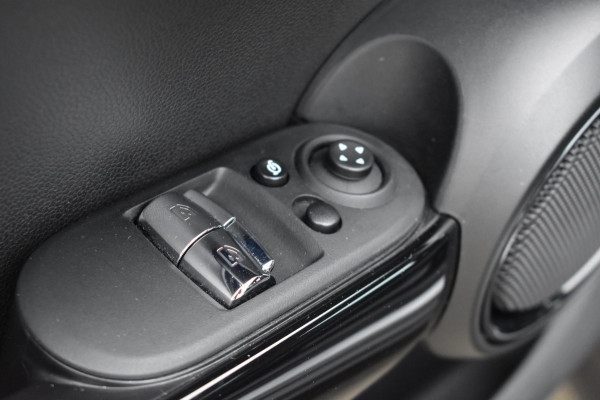 MINI Mini 1.5 Cooper APPLE CARPLAY | STUUR / STOELVERWARMING | DEALER ONDERHOUDEN | SFEERVERLICHTING | NAVIGATIE