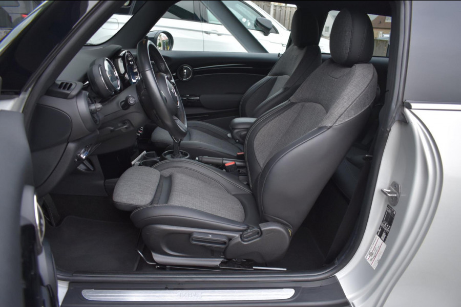 MINI Mini 1.5 Cooper APPLE CARPLAY | STUUR / STOELVERWARMING | DEALER ONDERHOUDEN | SFEERVERLICHTING | NAVIGATIE