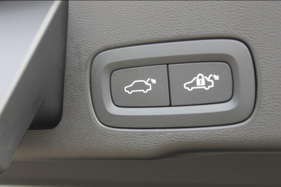 Volvo XC60 T6 350PK Autom Plug-in AWD Plus Black Edition Panoramisch schuif-kanteldak / 360 rondom zicht camera / Harman Kardon Audio / Getinte ramen vanaf de B-stijl