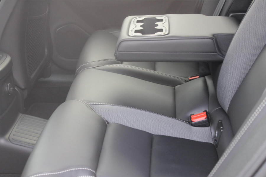 Volvo XC60 T6 350PK Autom Plug-in AWD Plus Black Edition Panoramisch schuif-kanteldak / 360 rondom zicht camera / Harman Kardon Audio / Getinte ramen vanaf de B-stijl