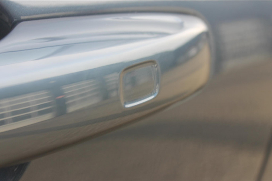 Volvo XC60 T6 350PK Autom Plug-in AWD Plus Black Edition Panoramisch schuif-kanteldak / 360 rondom zicht camera / Harman Kardon Audio / Getinte ramen vanaf de B-stijl