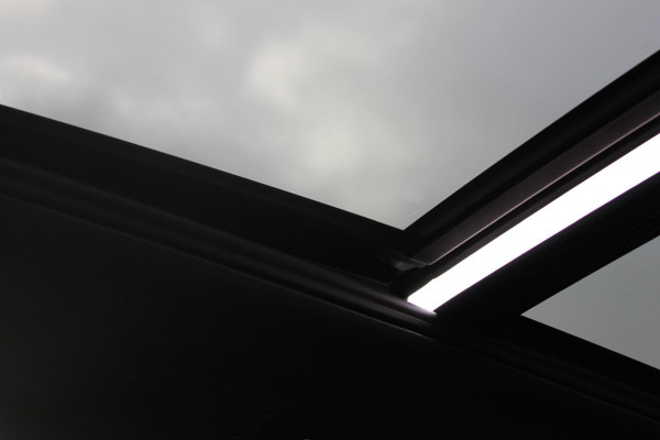 Volvo XC60 T6 350PK Autom Plug-in AWD Plus Black Edition Panoramisch schuif-kanteldak / 360 rondom zicht camera / Harman Kardon Audio / Getinte ramen vanaf de B-stijl