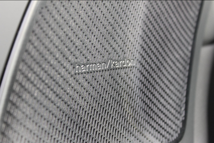 Volvo XC60 T6 350PK Autom Plug-in AWD Plus Black Edition Panoramisch schuif-kanteldak / 360 rondom zicht camera / Harman Kardon Audio / Getinte ramen vanaf de B-stijl