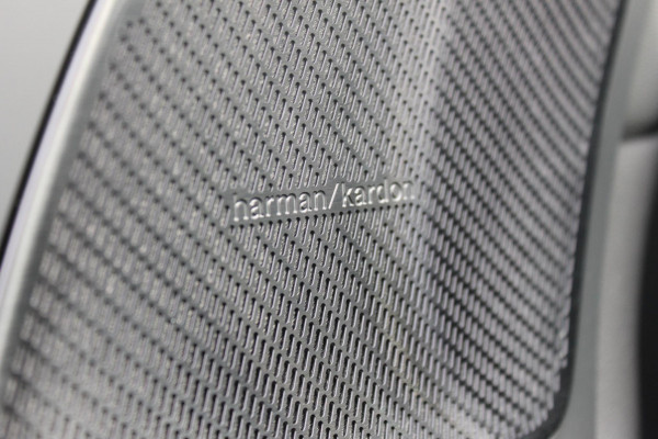 Volvo XC60 T6 350PK Autom Plug-in AWD Plus Black Edition Panoramisch schuif-kanteldak / 360 rondom zicht camera / Harman Kardon Audio / Getinte ramen vanaf de B-stijl