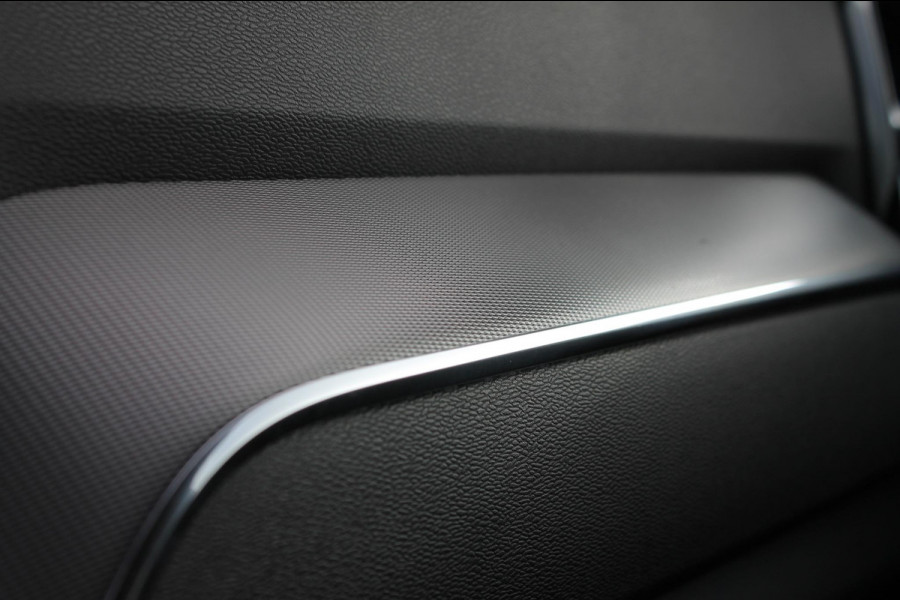 Volvo XC60 T6 350PK Autom Plug-in AWD Plus Black Edition Panoramisch schuif-kanteldak / 360 rondom zicht camera / Harman Kardon Audio / Getinte ramen vanaf de B-stijl