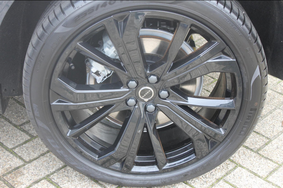 Volvo XC60 T6 350PK Autom Plug-in AWD Plus Black Edition Panoramisch schuif-kanteldak / 360 rondom zicht camera / Harman Kardon Audio / Getinte ramen vanaf de B-stijl