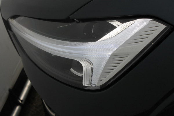 Volvo XC60 T6 350PK Autom Plug-in AWD Plus Black Edition Panoramisch schuif-kanteldak / 360 rondom zicht camera / Harman Kardon Audio / Getinte ramen vanaf de B-stijl