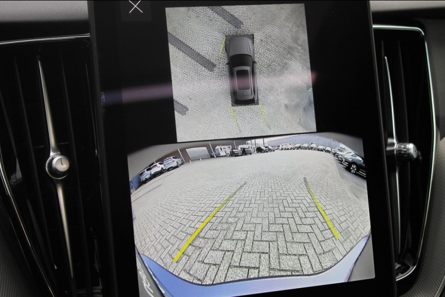 Volvo XC60 T6 350PK Autom Plug-in AWD Plus Black Edition Panoramisch schuif-kanteldak / 360 rondom zicht camera / Harman Kardon Audio / Getinte ramen vanaf de B-stijl