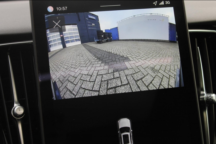 Volvo XC60 T6 350PK Autom Plug-in AWD Plus Black Edition Panoramisch schuif-kanteldak / 360 rondom zicht camera / Harman Kardon Audio / Getinte ramen vanaf de B-stijl