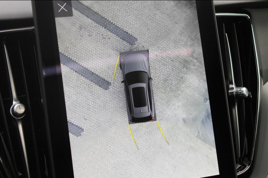 Volvo XC60 T6 350PK Autom Plug-in AWD Plus Black Edition Panoramisch schuif-kanteldak / 360 rondom zicht camera / Harman Kardon Audio / Getinte ramen vanaf de B-stijl