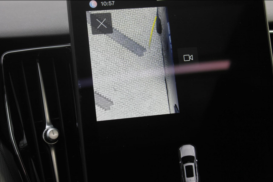 Volvo XC60 T6 350PK Autom Plug-in AWD Plus Black Edition Panoramisch schuif-kanteldak / 360 rondom zicht camera / Harman Kardon Audio / Getinte ramen vanaf de B-stijl