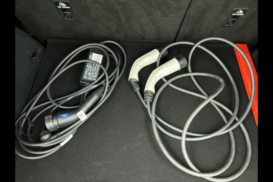 Ford Kuga 2.5 PHEV 225 PK Aut. ST-Line X Adaptive Cruise Control 19" LM Velgen PDC VA + Camera Design Pack Driver Assistance Pack Winter Pack Premium White Metallic Trekhaak