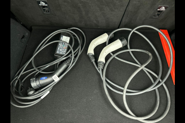 Ford Kuga 2.5 PHEV 225 PK Aut. ST-Line X Adaptive Cruise Control 19" LM Velgen PDC VA + Camera Design Pack Driver Assistance Pack Winter Pack Premium White Metallic Trekhaak