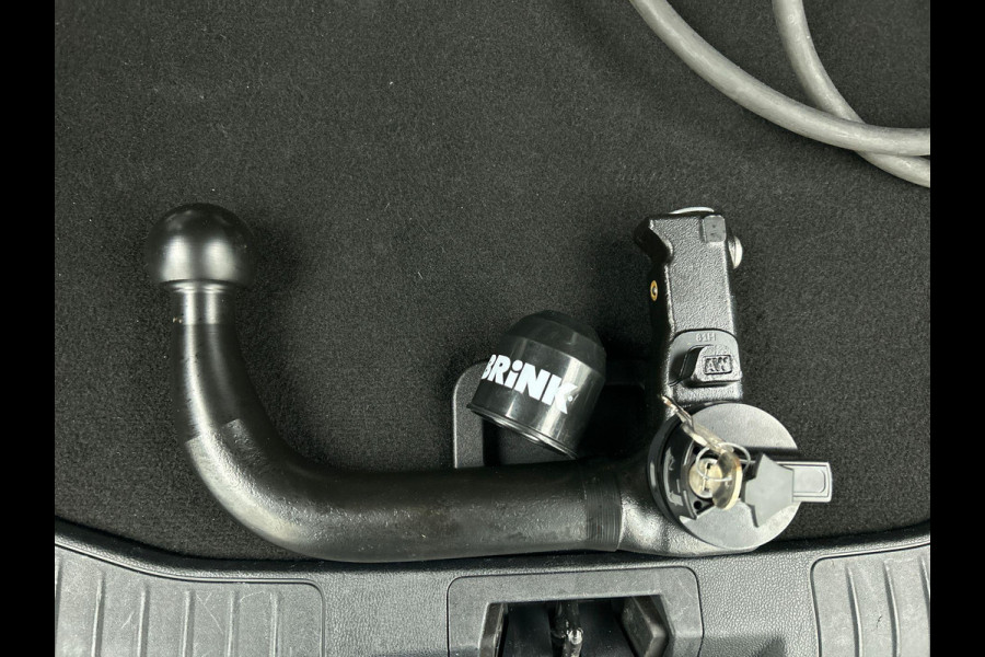 Ford Kuga 2.5 PHEV 225 PK Aut. ST-Line X Adaptive Cruise Control 19" LM Velgen PDC VA + Camera Design Pack Driver Assistance Pack Winter Pack Premium White Metallic Trekhaak