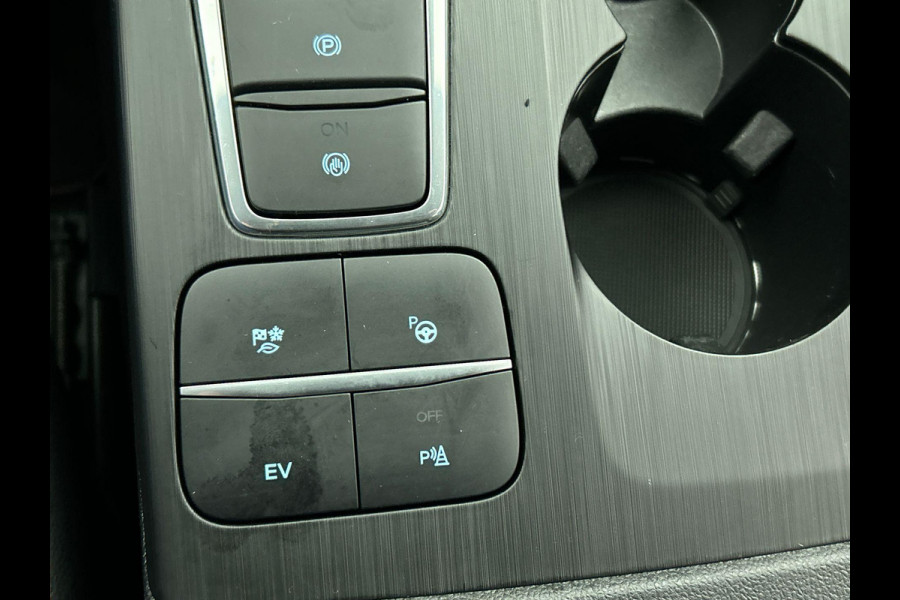 Ford Kuga 2.5 PHEV 225 PK Aut. ST-Line X Adaptive Cruise Control 19" LM Velgen PDC VA + Camera Design Pack Driver Assistance Pack Winter Pack Premium White Metallic Trekhaak