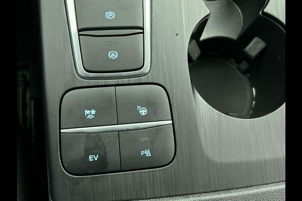 Ford Kuga 2.5 PHEV 225 PK Aut. ST-Line X Adaptive Cruise Control 19" LM Velgen PDC VA + Camera Design Pack Driver Assistance Pack Winter Pack Premium White Metallic Trekhaak