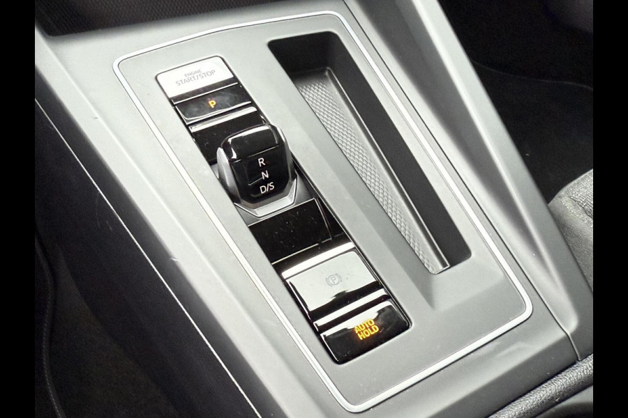 Volkswagen Golf 1.0 eTSI DSG R-Line Acc|Camera|CarPlay|Dodehoek|Navi