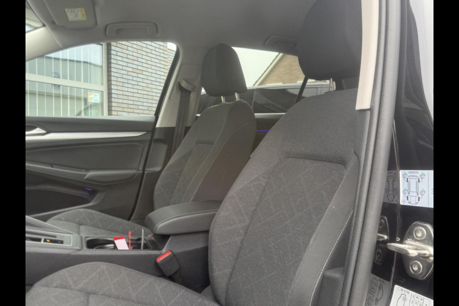 Volkswagen Golf 1.0 eTSI DSG R-Line Acc|Camera|CarPlay|Dodehoek|Navi