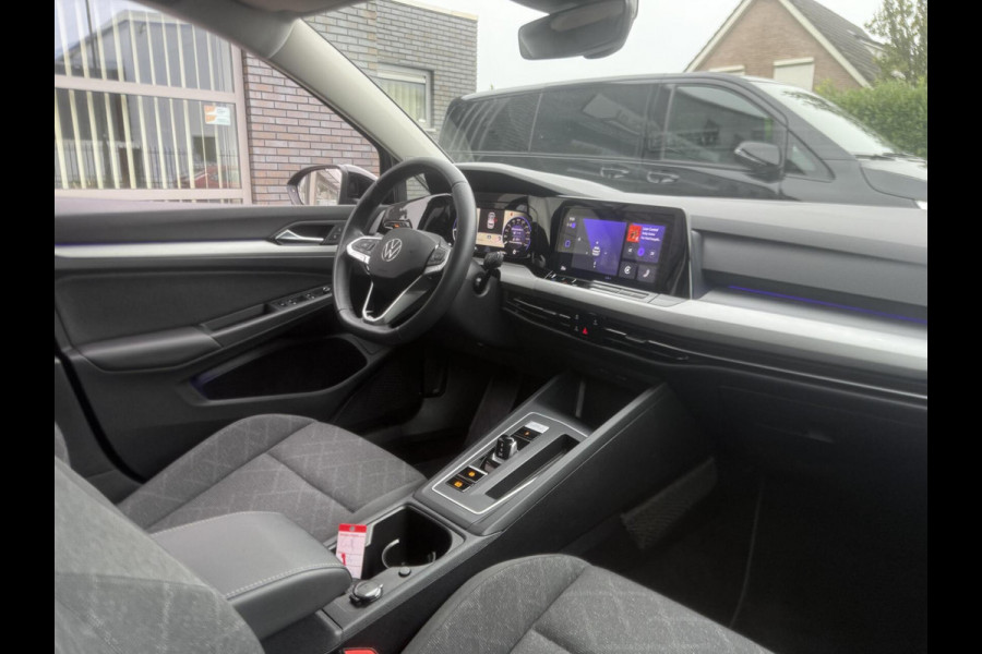 Volkswagen Golf 1.0 eTSI DSG R-Line Acc|Camera|CarPlay|Dodehoek|Navi