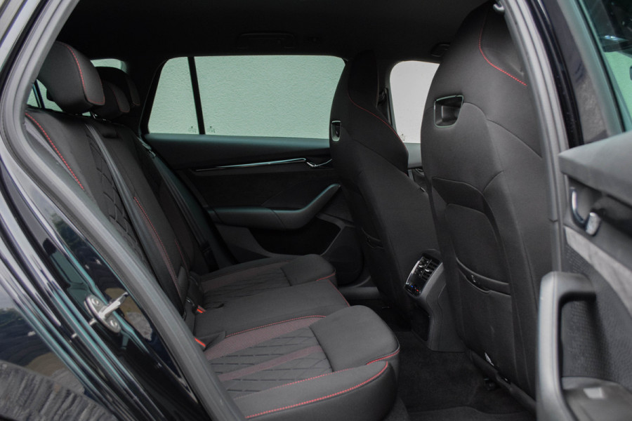 Škoda Octavia Combi 1.4 TSI RS iV PHEV Business / Standkachel/ Virtual Cockpit/ Adaptive Cruise Control/ Trekhaak/ 190kW (259PK)