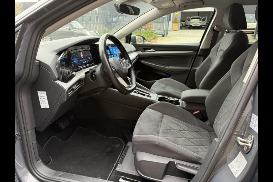 Volkswagen Golf Variant 1.0 eTSI Life / Cruise control adaptief / NAVI + Apple CarPlay - Android / Stuur-Stoel Verwarming + Veloer