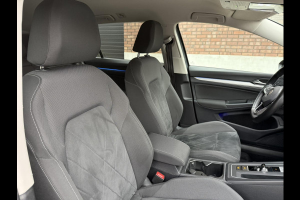 Volkswagen Golf Variant 1.0 eTSI Life / Cruise control adaptief / NAVI + Apple CarPlay - Android / Stuur-Stoel Verwarming + Veloer