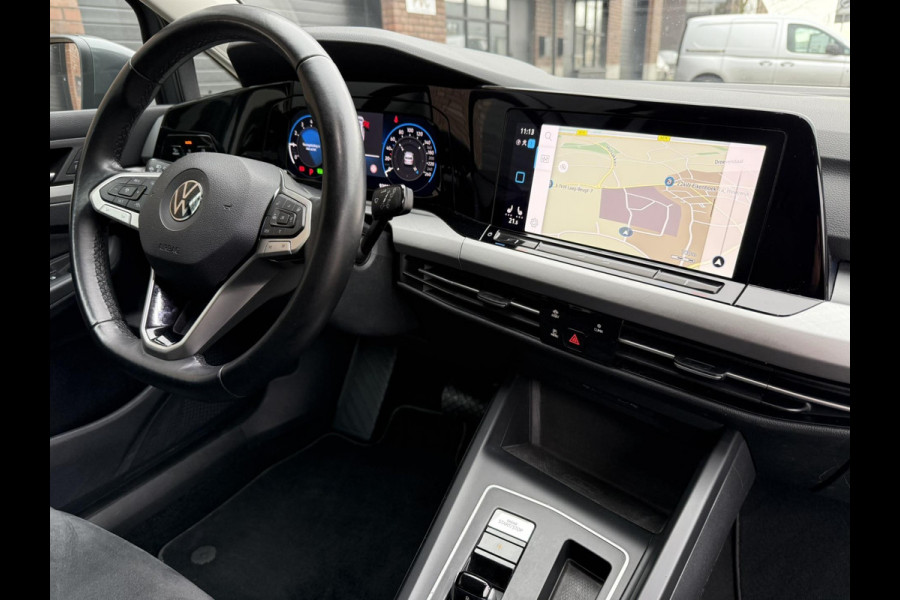 Volkswagen Golf Variant 1.0 eTSI Life / Cruise control adaptief / NAVI + Apple CarPlay - Android / Stuur-Stoel Verwarming + Veloer