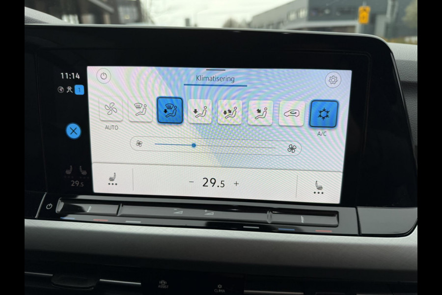 Volkswagen Golf Variant 1.0 eTSI Life / Cruise control adaptief / NAVI + Apple CarPlay - Android / Stuur-Stoel Verwarming + Veloer