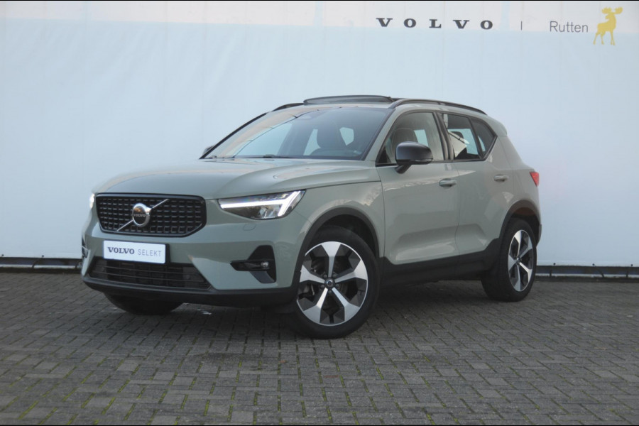 Volvo XC40 B3 163PK Automaat Ultimate Dark / Panoramadak / Adaptive cruise control / Elektrische stoelen / Harman Kardon audio / Pilot assist / BLIS / Stoel en stuur verwarming / Elektrische achterklep / Parkeersensoren met camera / Google infotainment