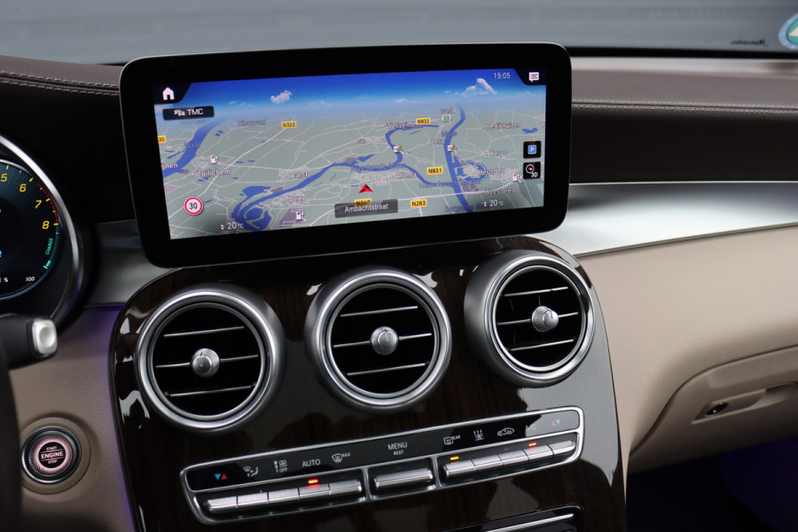 Mercedes-Benz GLC 300e 4MATIC Premium Plus | Distronic+ | Panoramadak | Memory | Leder | Trekhaak | Camera | Sfeerverlichting | Augmented Reality | Stoelverwarming |