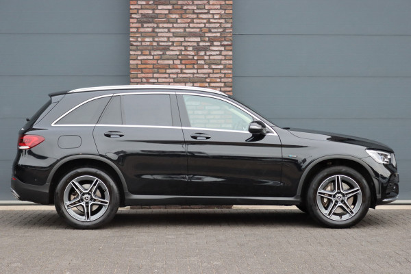 Mercedes-Benz GLC 300e 4MATIC Premium Plus | Distronic+ | Panoramadak | Memory | Leder | Trekhaak | Camera | Sfeerverlichting | Augmented Reality | Stoelverwarming |