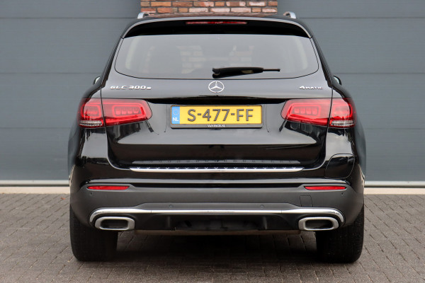Mercedes-Benz GLC 300e 4MATIC Premium Plus | Distronic+ | Panoramadak | Memory | Leder | Trekhaak | Camera | Sfeerverlichting | Augmented Reality | Stoelverwarming |