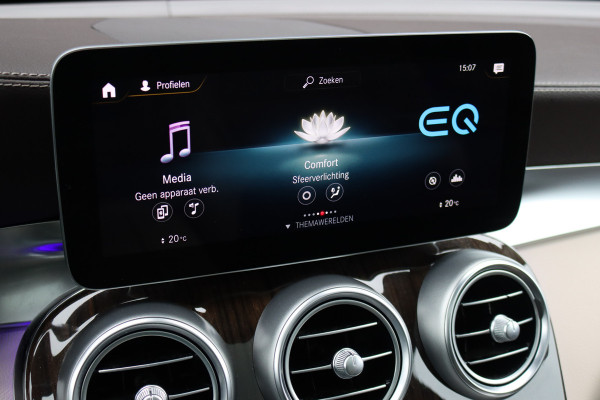 Mercedes-Benz GLC 300e 4MATIC Premium Plus | Distronic+ | Panoramadak | Memory | Leder | Trekhaak | Camera | Sfeerverlichting | Augmented Reality | Stoelverwarming |