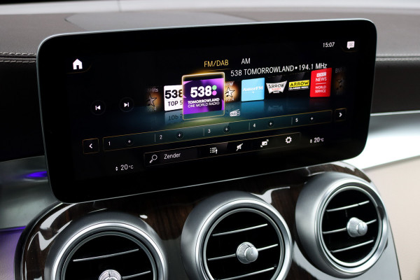 Mercedes-Benz GLC 300e 4MATIC Premium Plus | Distronic+ | Panoramadak | Memory | Leder | Trekhaak | Camera | Sfeerverlichting | Augmented Reality | Stoelverwarming |
