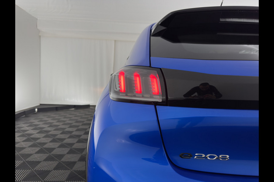 Peugeot e-208 EV Allure 50 kWh {SOH-91%} Aut *FULL-LED | DIGI-COCKPIT | BLINDSPOT | CAMERA | NAVI-FULLMAP | LANE-ASSIST | KEYLESS | DAB | CCS-FASTLOADER | TOP-VIEW | AMBIENT-LIGHT | 17"ALU*