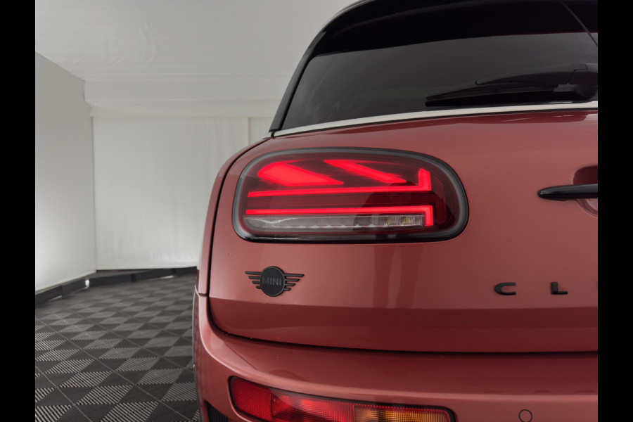 MINI Clubman 2.0 Cooper S ALL4 Premier Plus JCW (INCL-BTW) Aut * PANO | LUXURY-LEATHER | FULL-LED | HEATED-SPORTSEATS | DIGI-COCKPIT | AMBIENT-LIGHT | PRIVACY-GLASS | HEAD-UP | PDC | CAMERA | DAB  | KEYLESS | TOWBAR | 18"ALU*