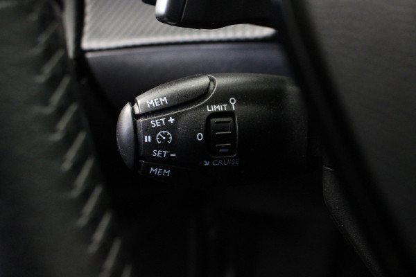 Peugeot 2008 1.2 PureTech Allure |Navi|Camera|