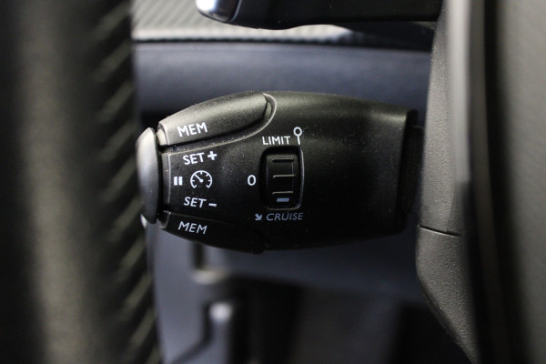Peugeot 2008 1.2 PureTech Allure |Navi|Camera|