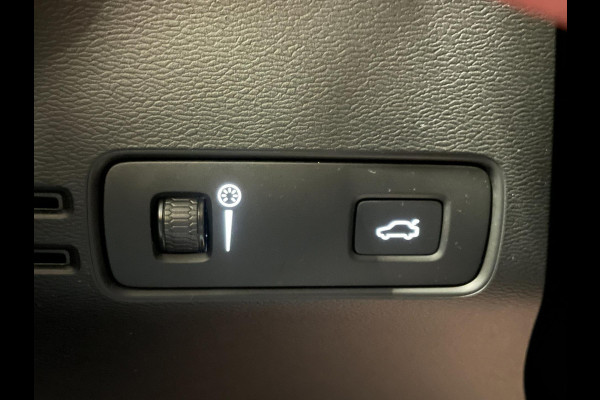 Volvo XC40 Recharge P8 AWD R-Design|TREKH.|LEDER|ELEK. KLEP|ACC|CARPLAY|CAMERA|CLIMATE+CRUISE CONTROL|NL-AUTO|NAP|INCL.BTW|1e EIG|