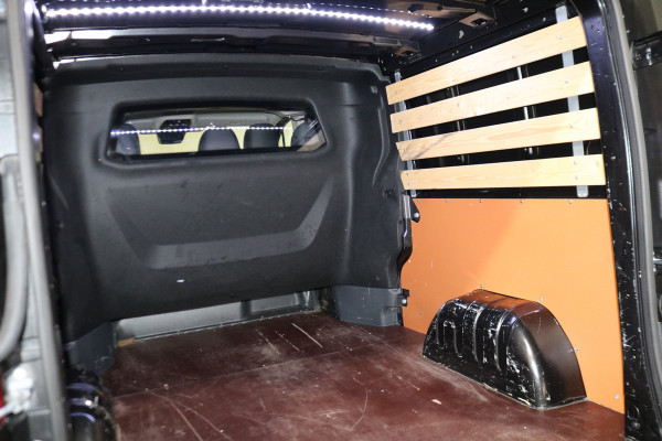 Renault Trafic 2.0 dCi 150pk L2 H1 DC Luxe Black Edition