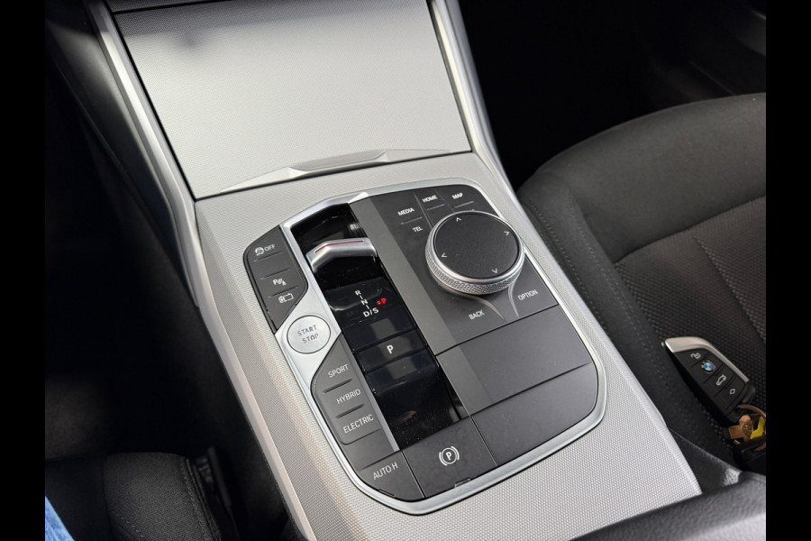 BMW 3-serie 320e LCI |Facelift | Widescreen | 2 sets velgen | Plug-in | NL Auto | NAP