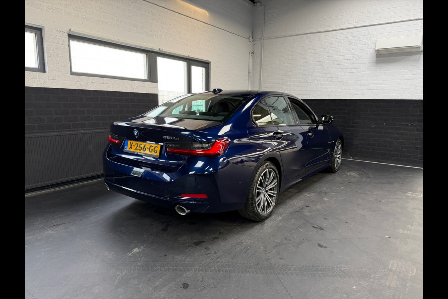 BMW 3-serie 320e LCI |Facelift | Widescreen | 2 sets velgen | Plug-in | NL Auto | NAP