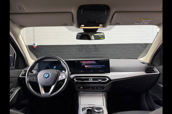BMW 3-serie 320e LCI |Facelift | Widescreen | 2 sets velgen | Plug-in | NL Auto | NAP