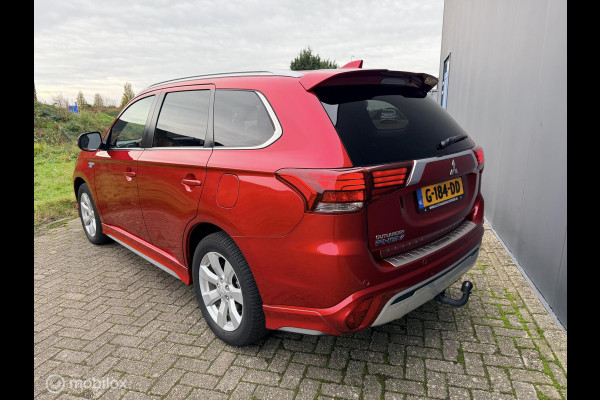 Mitsubishi Outlander 2.4 PHEV Instyle trekhaak side skirts