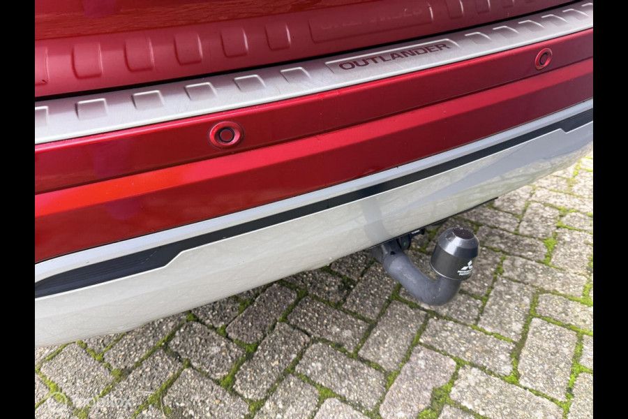 Mitsubishi Outlander 2.4 PHEV Instyle trekhaak side skirts