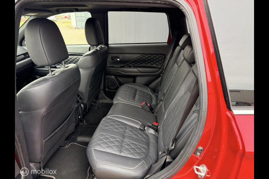 Mitsubishi Outlander 2.4 PHEV Instyle trekhaak side skirts