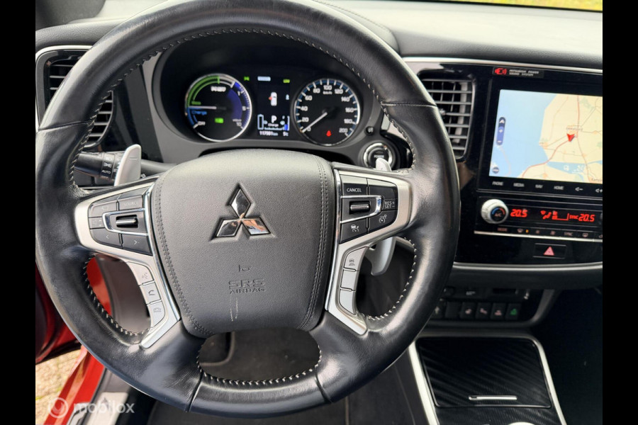 Mitsubishi Outlander 2.4 PHEV Instyle trekhaak side skirts