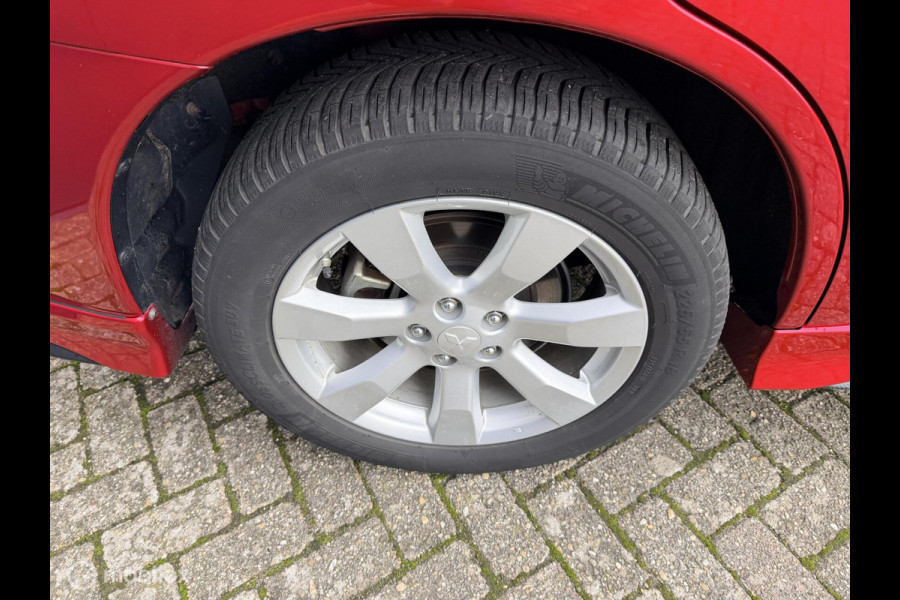 Mitsubishi Outlander 2.4 PHEV Instyle trekhaak side skirts